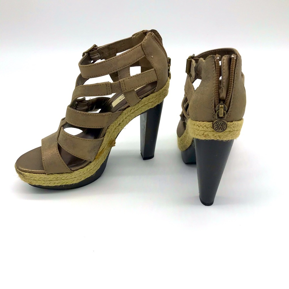 FINAL DAY BEFORE REMOVAL! Simply Vera Wang unique gladiator heels